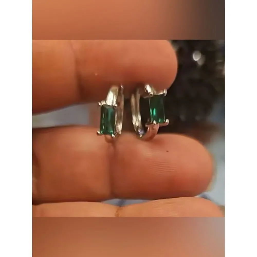 The Very Dainty emerald huggie earrings in 925 silver